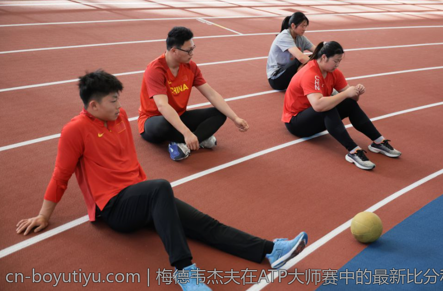梅德韦杰夫在ATP大师赛中的最新比分和精彩瞬间
